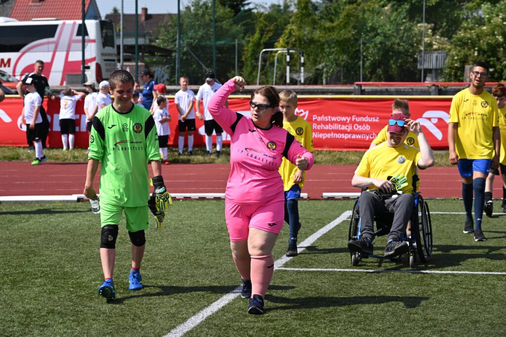 NIEPEŁNOSPRAWNI PIŁKARZE FUTBOL